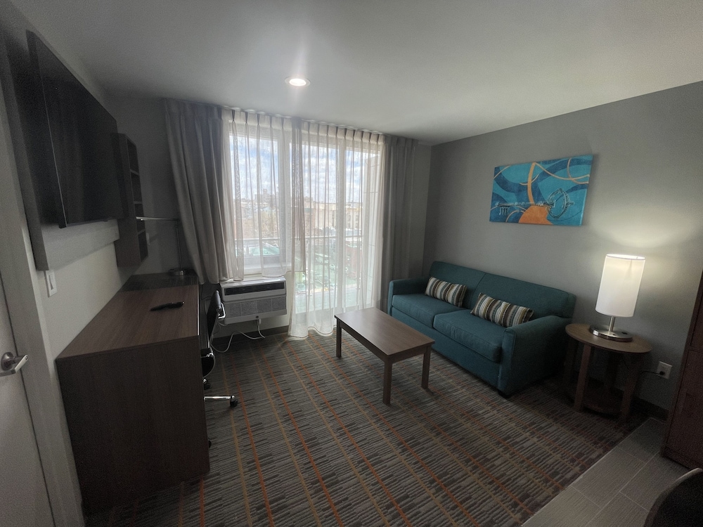 Suite, 1 King Bed, Non Smoking photo 3