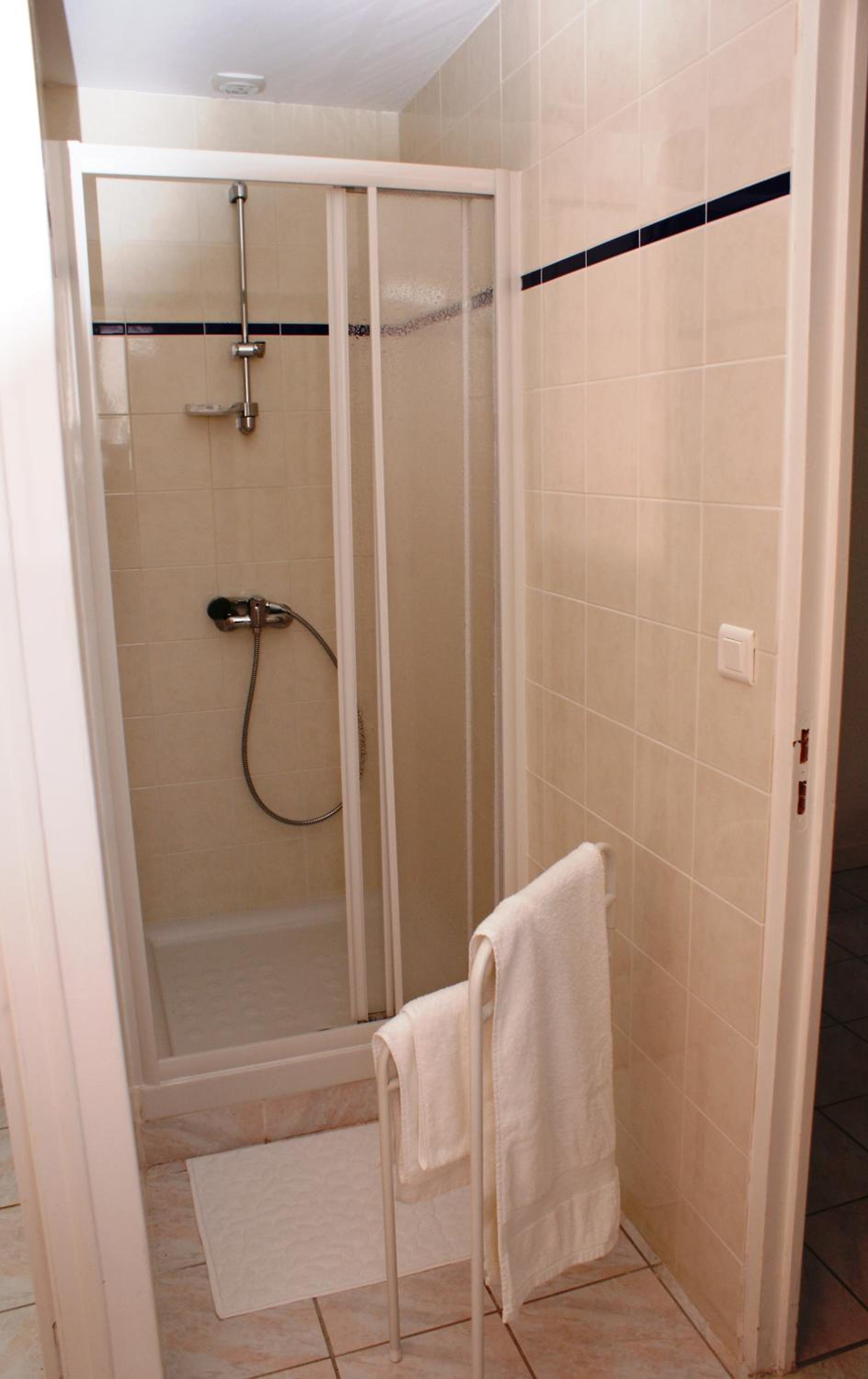 Triple Room with Private External Bathroom - Photo 2