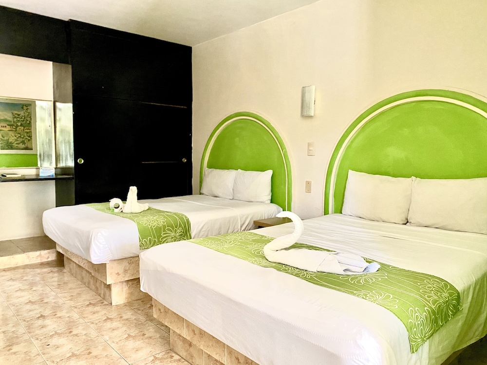Standard Room, 2 Double Beds photo 1