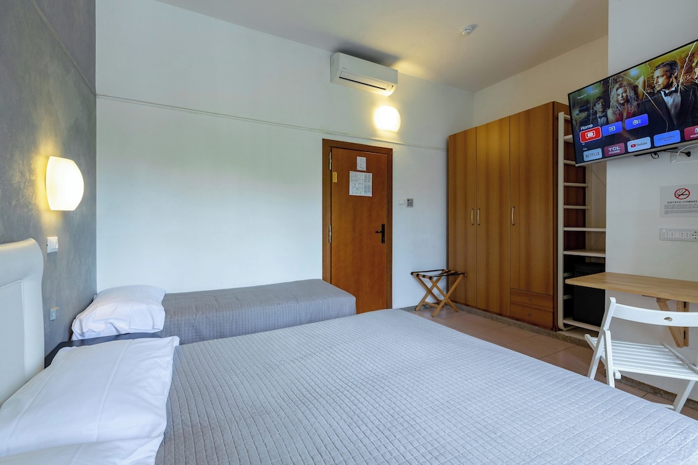 Classic Triple Room, Balcony - Photo 1