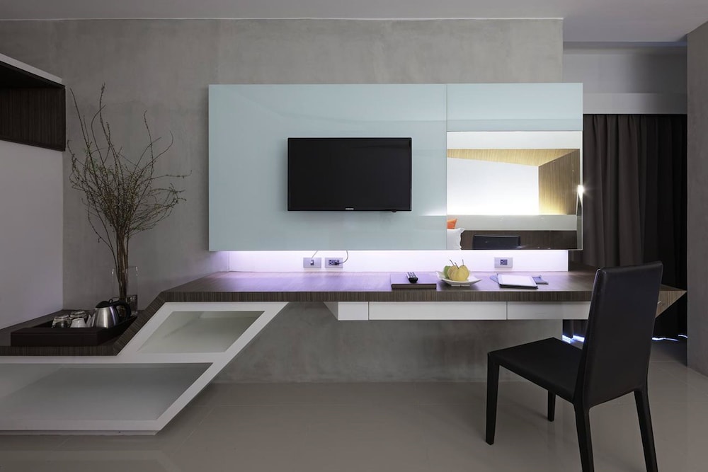 Superior Double Bed/Express Way View photo 3