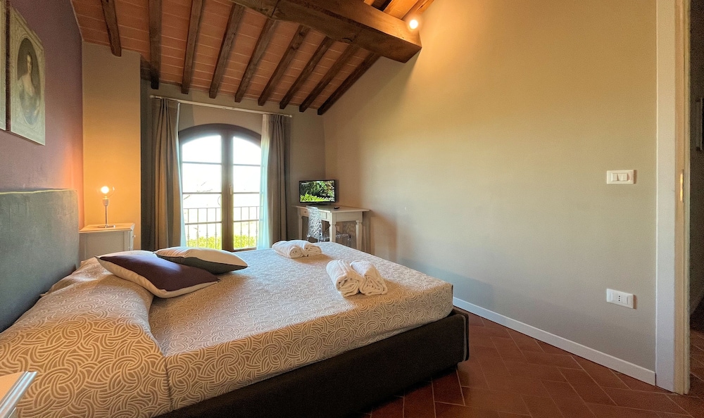Family Apartment, 2 Bedrooms, Patio, Hill View