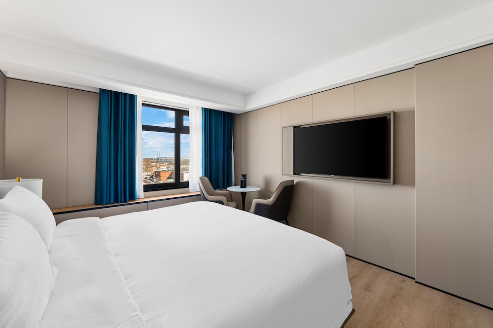 Deluxe Single Room, 1 King Bed - Photo 1