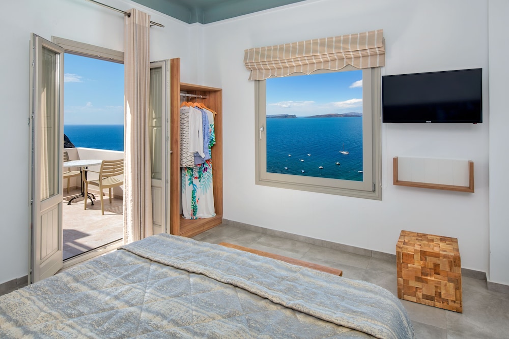 Deluxe Junior Suite Caldera View, balcony