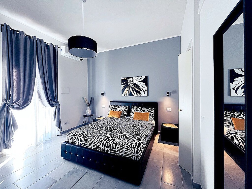 Luxury Double Room, 1 King Bed, Private Bathroom photo 1