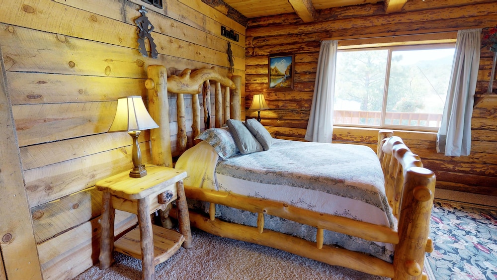 Cabin (Gorgeous Romantic Cabin with Deck  BB) photo 2