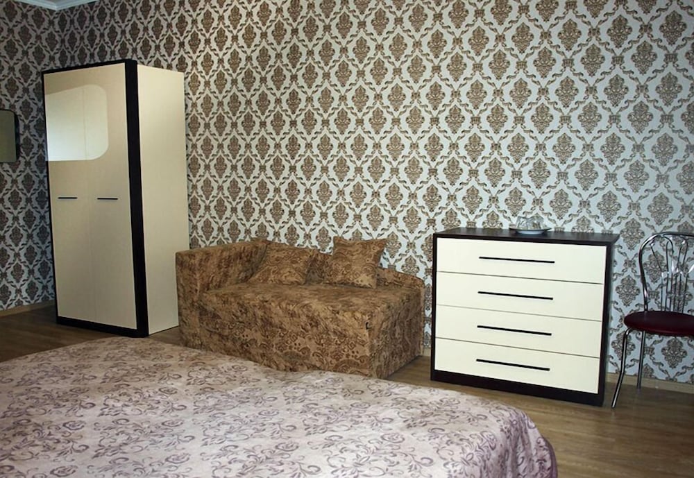 Standard Room, 1 Queen Bed, Non Smoking, Mountain View photo 2