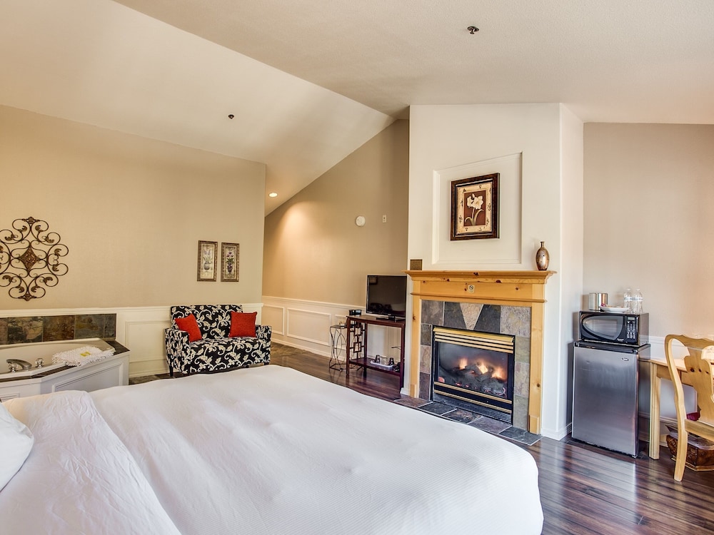 Romantic Double Room, Ensuite (King Spa Suite) photo 1