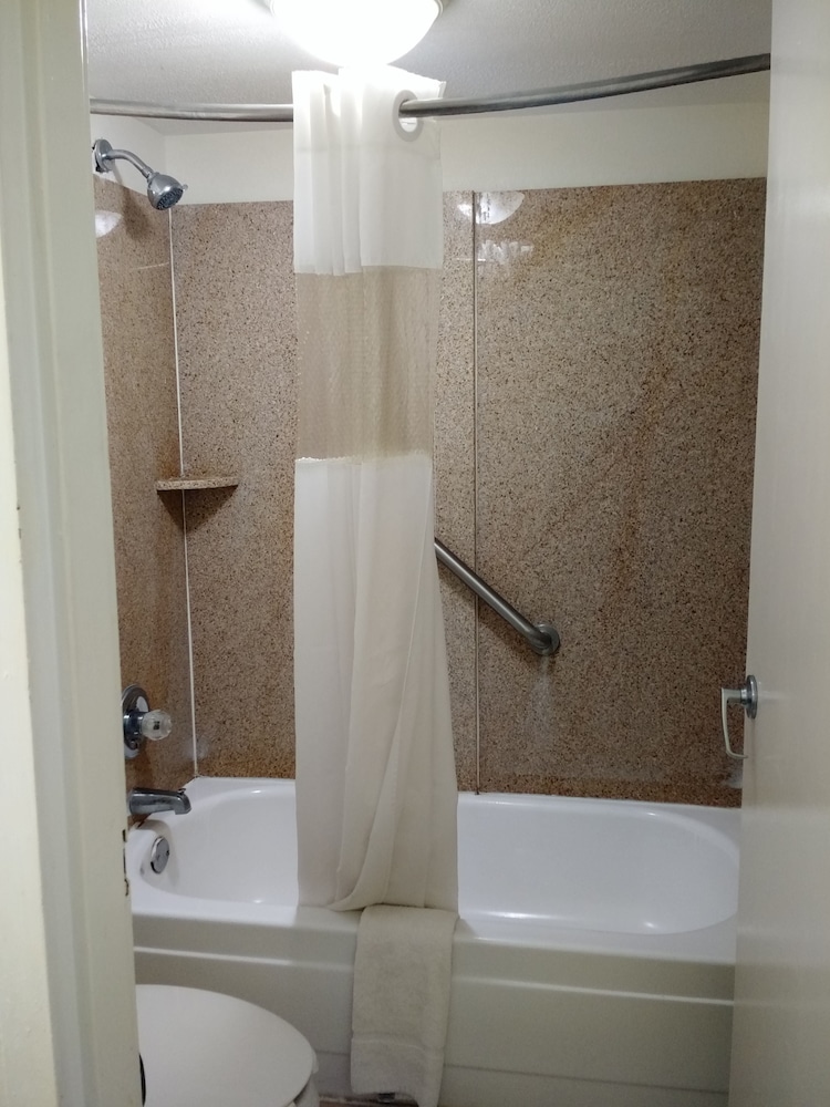 Standard Room, 1 King Bed, Non Smoking - Photo 13
