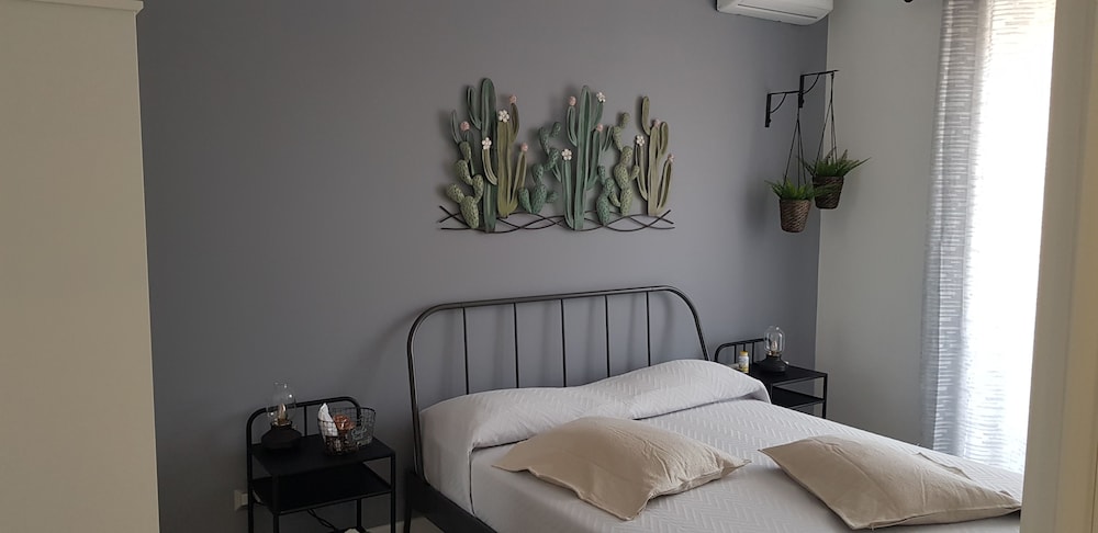 Basic Room, Shared Bathroom photo 1
