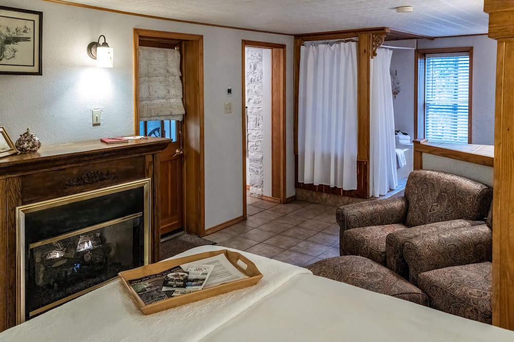 Honeymoon Suite photo 3
