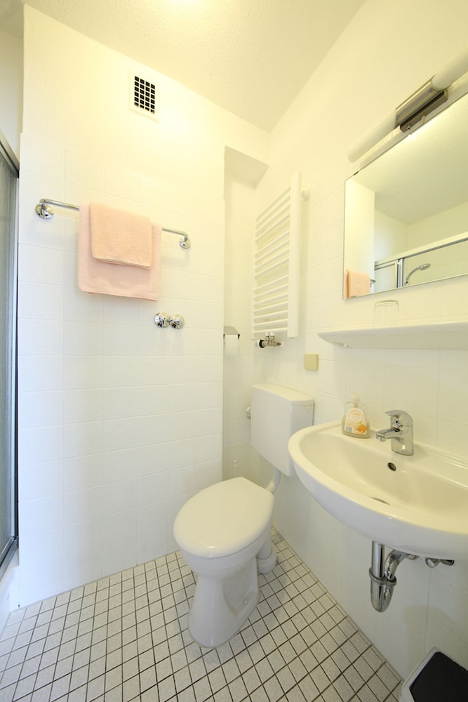 Double Room, Non Smoking - Photo 3