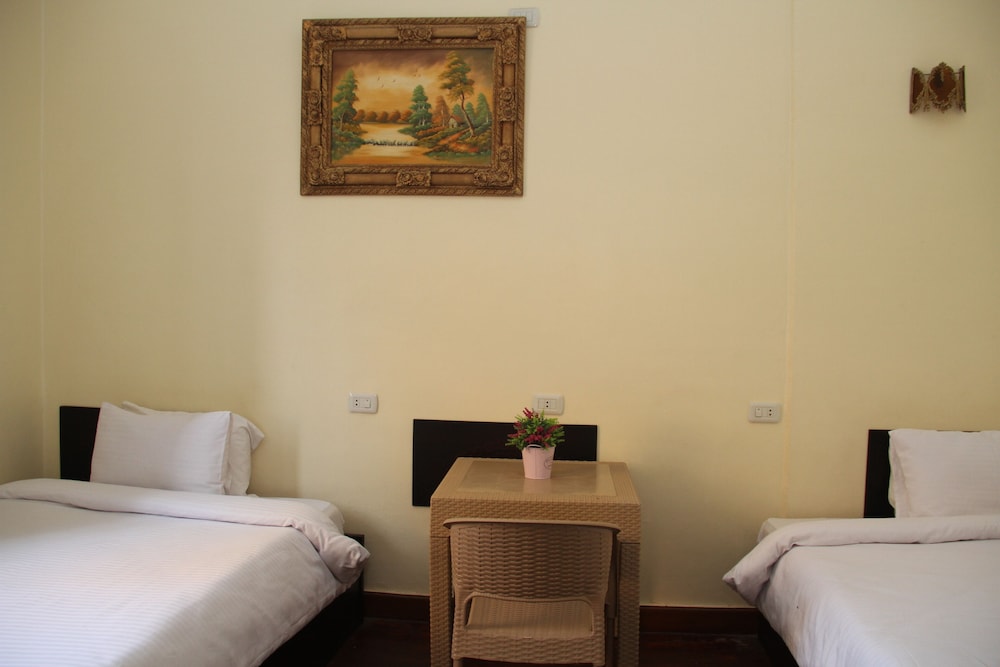 Twin Room, 2 Twin Beds, Private Bathroom - Photo 8