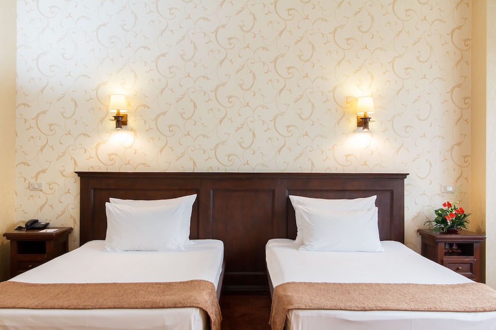 Standard Twin Room - Photo 1
