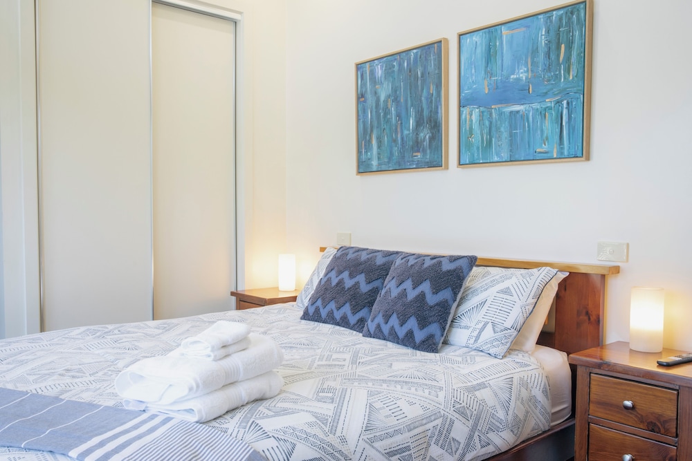 Junior Townhome, 3 Bedrooms, Mountain View photo 2