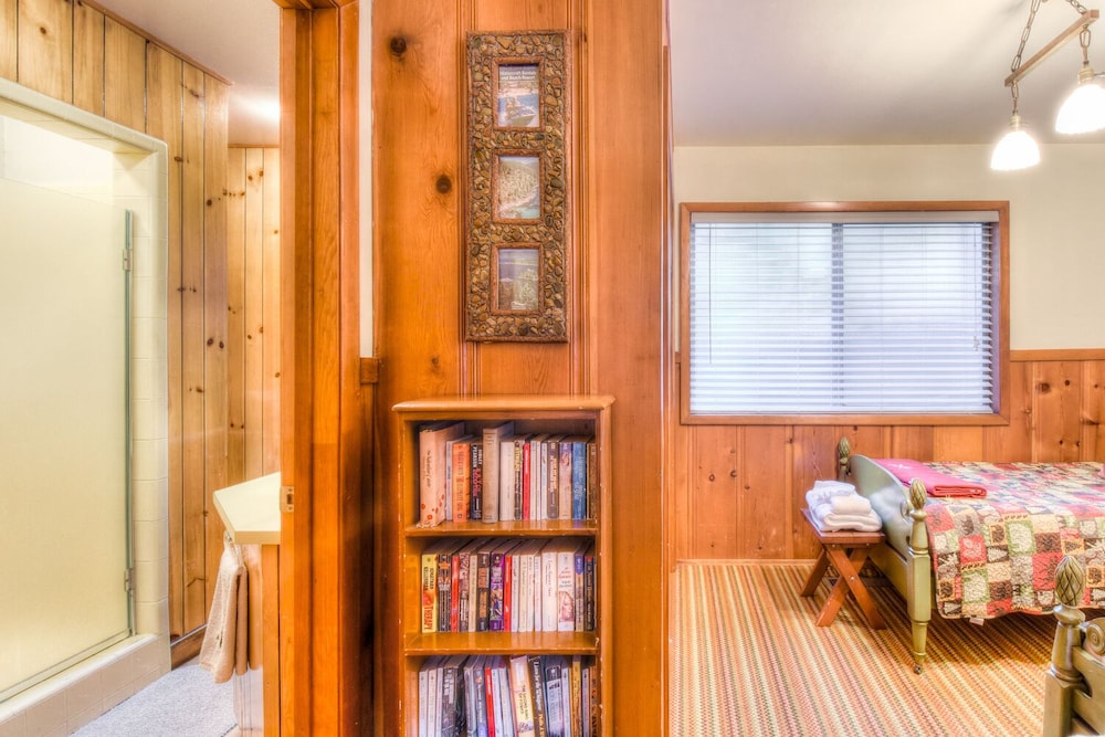 House, Multiple Beds, Fireplace, Mountain View (Zephyr Cove Cabin) photo 1