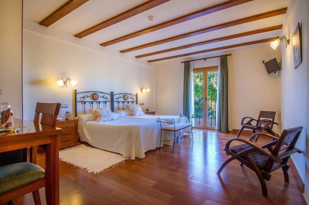 Traditional Twin Room, Balcony - Photo 3