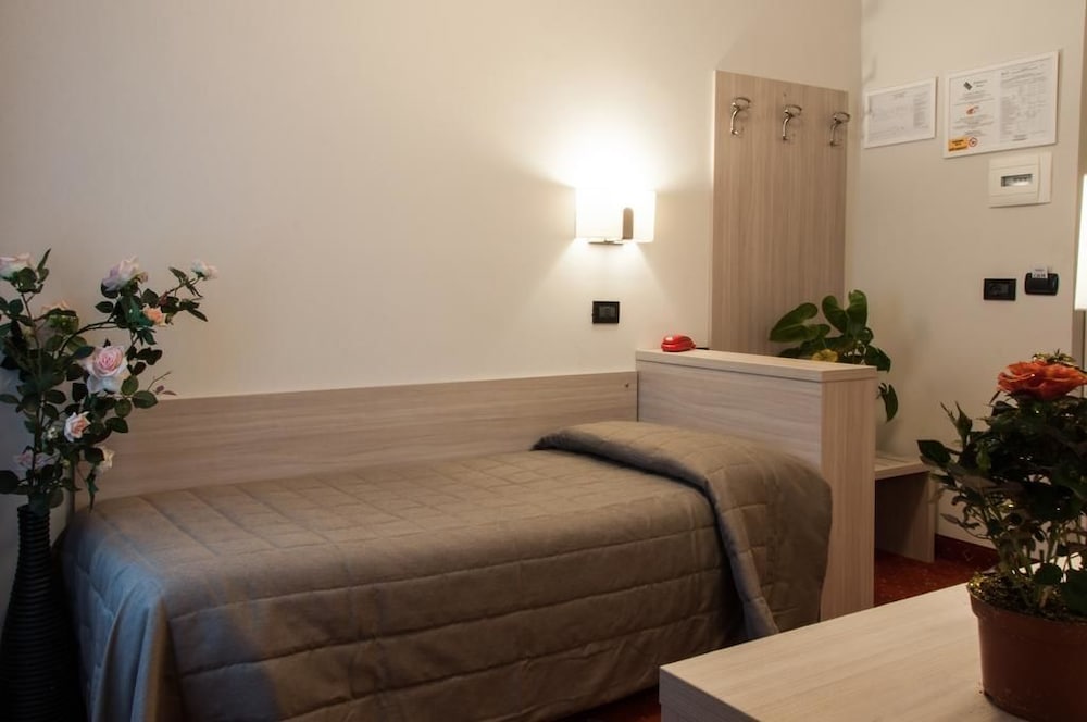 Single Room, Annex Building