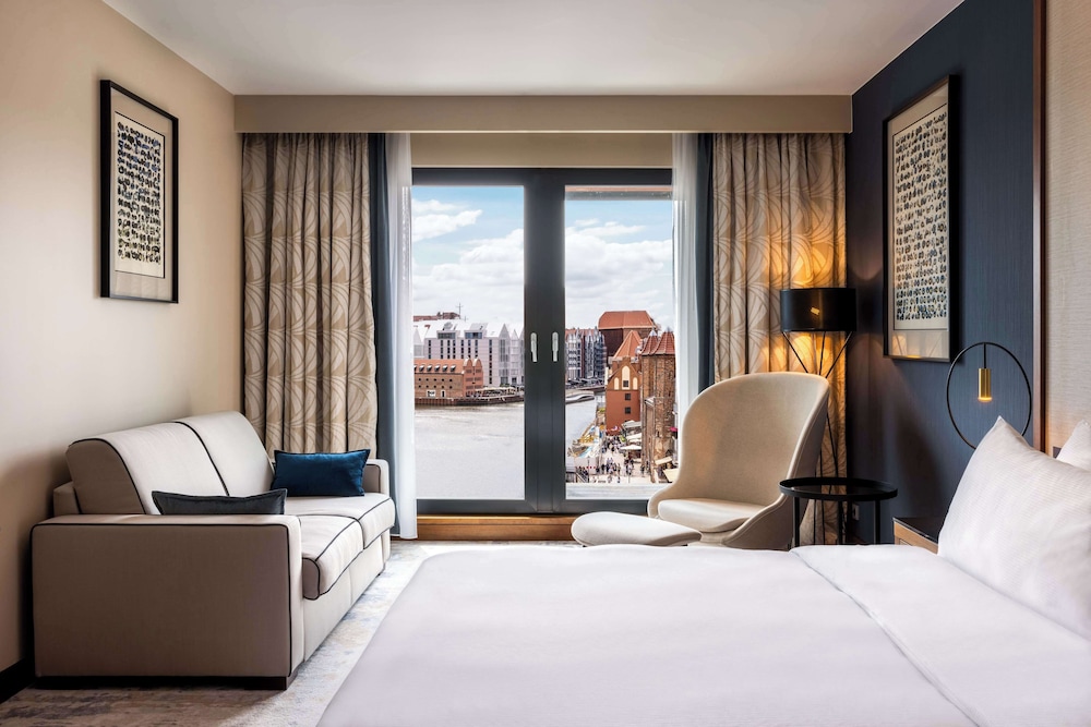 Deluxe Room, 1 King Bed with Sofa bed, River View - Photo 5
