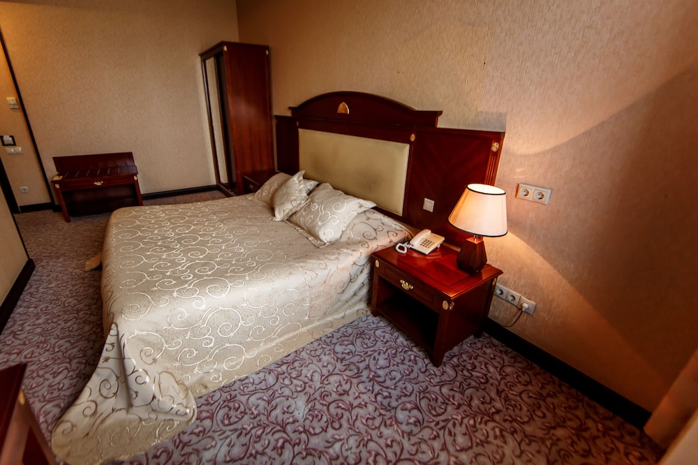Suite, City View