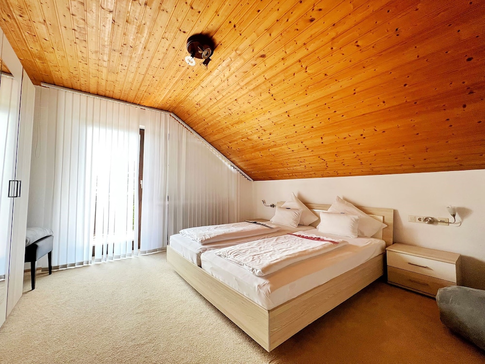Suite, 1 Bedroom - Photo 2