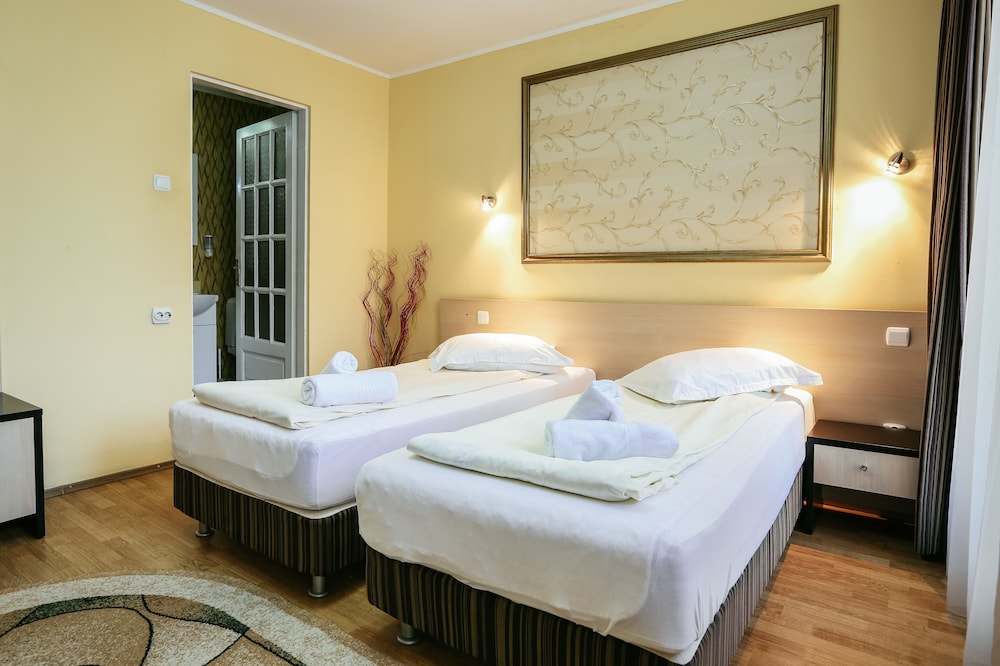 Double or Twin Room - Photo 4