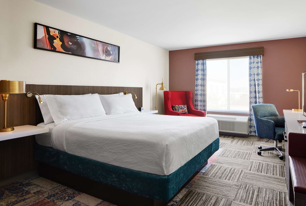 Room, 1 King Bed (Bathtub) - Photo 3