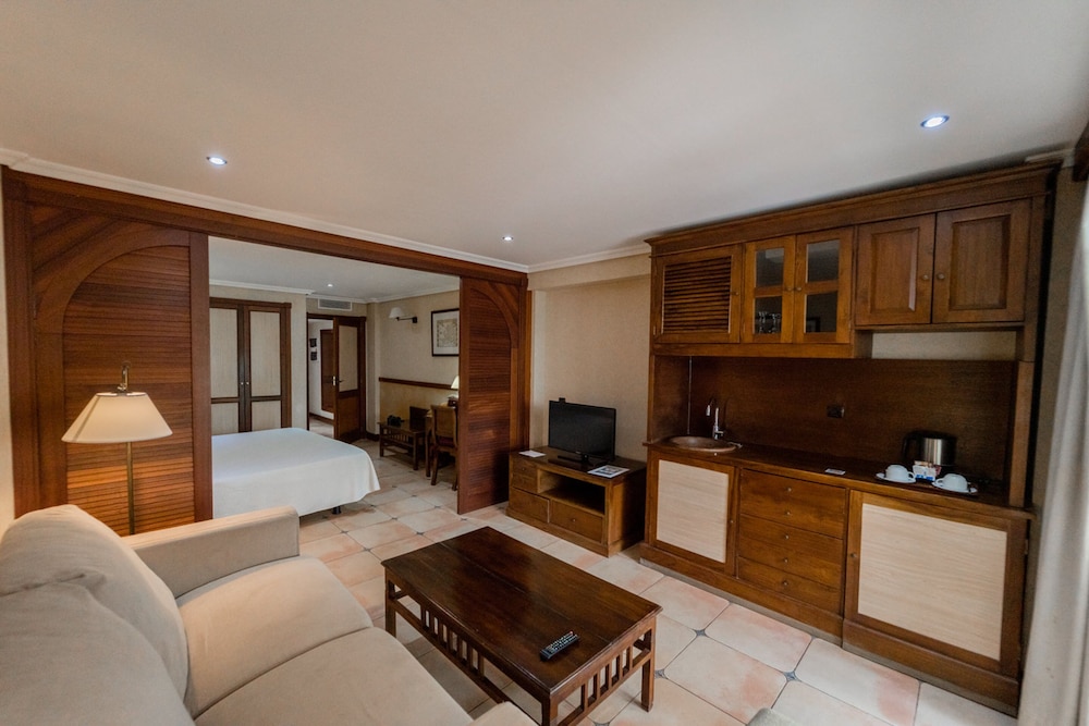 Junior Suite, Annex Building (2 adulto + 1 niño) thumbnail 6