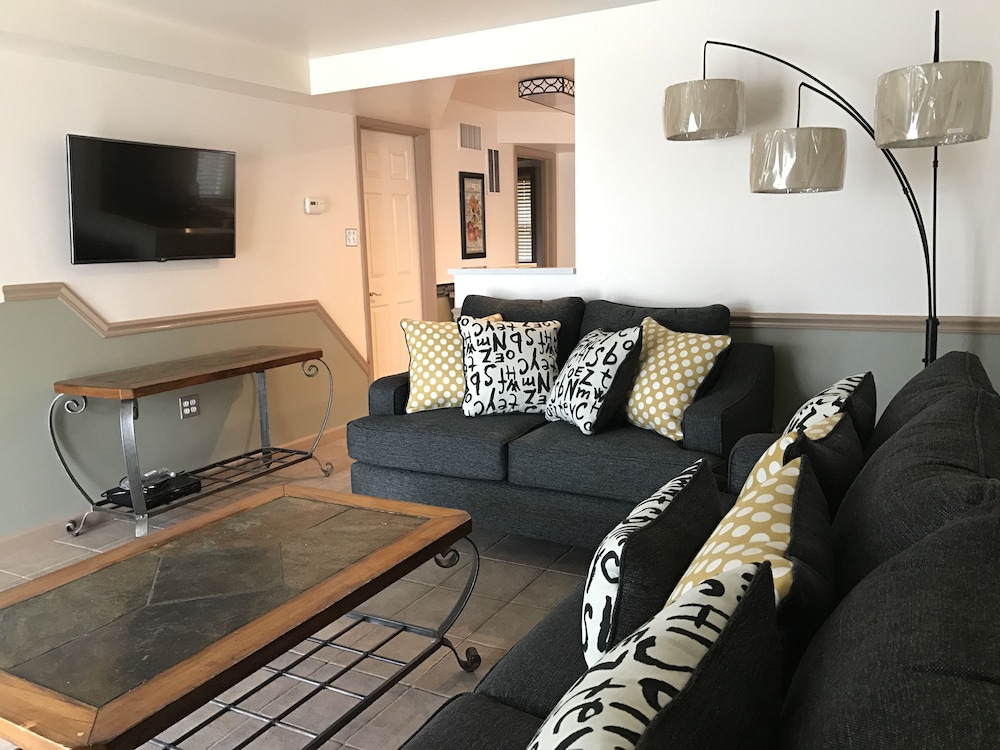 Suite, 2 Bedrooms, Kitchen photo 3