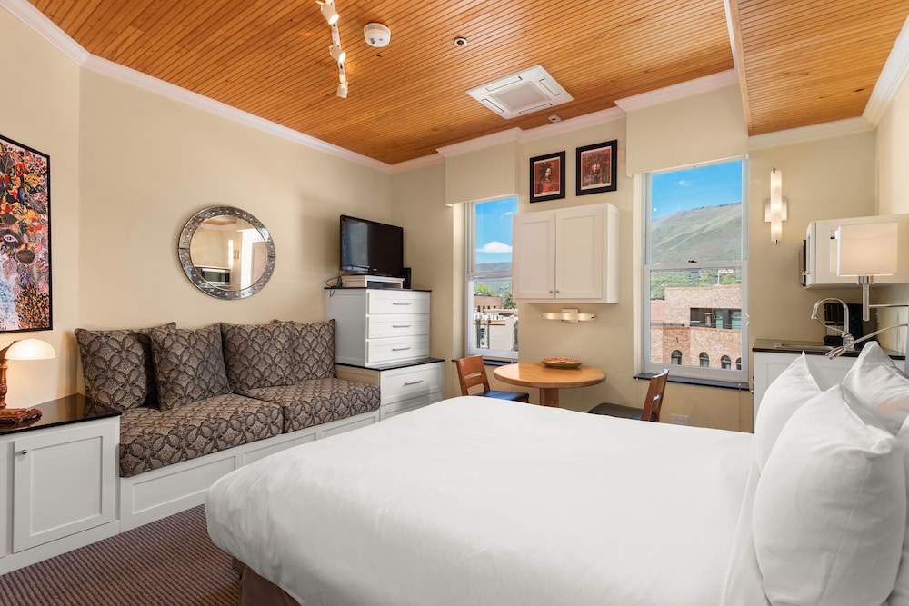 Deluxe room (305)