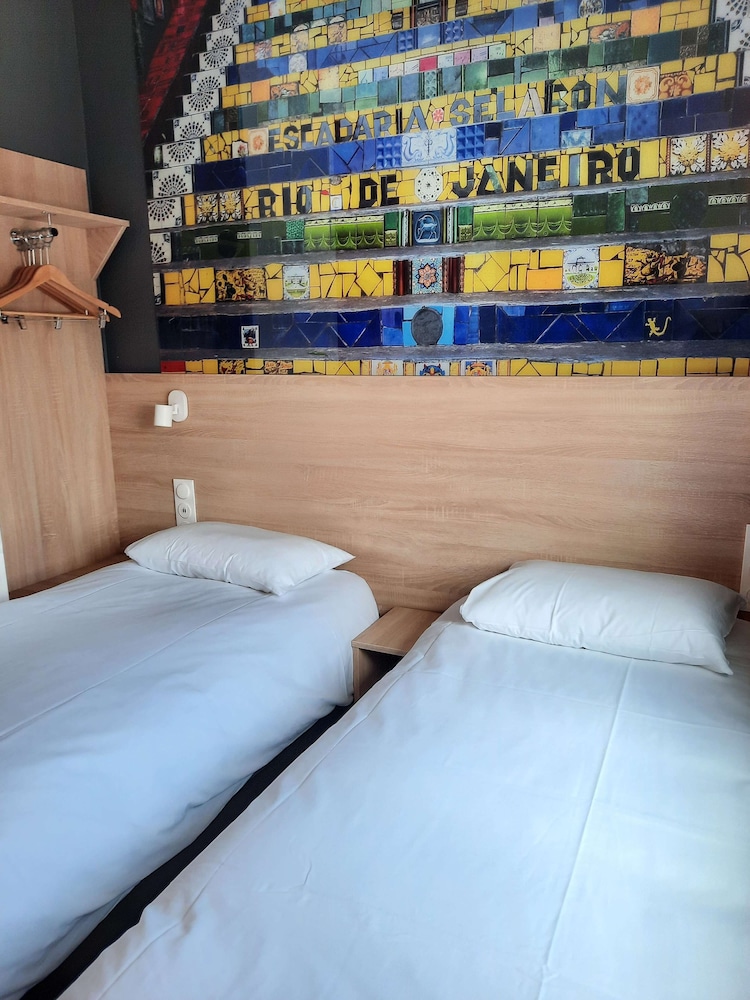 Standard Room, 2 Twin Beds - Photo 4