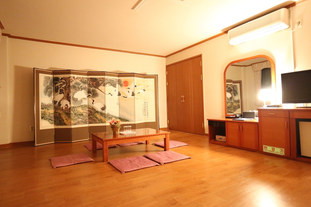 Family Room - Photo 1