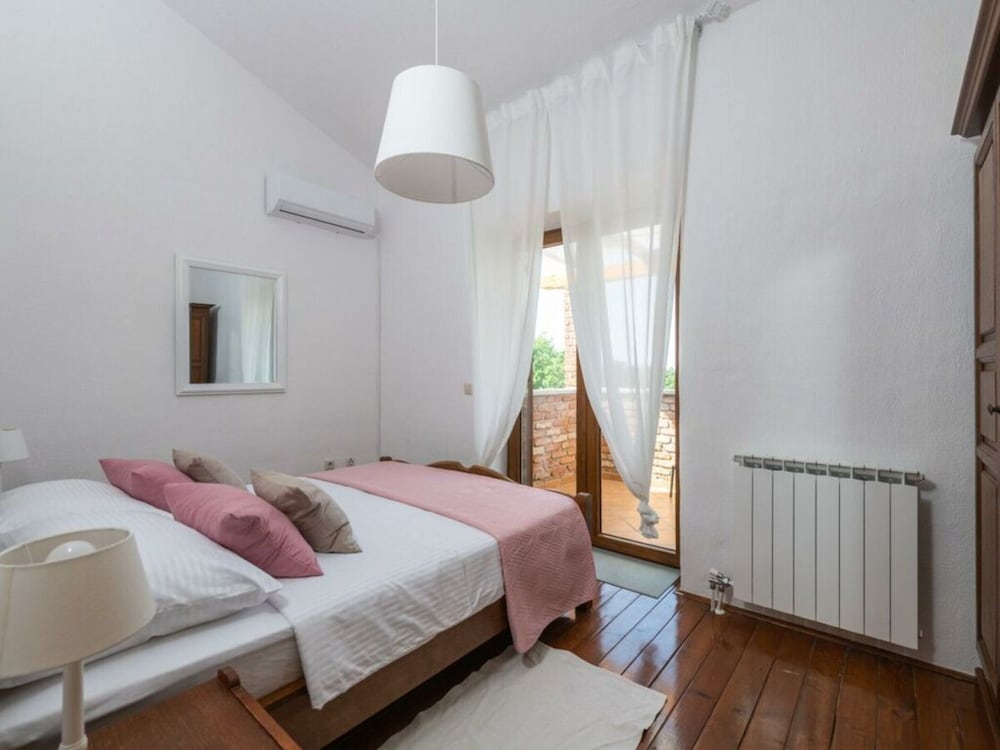 Villa photo 3