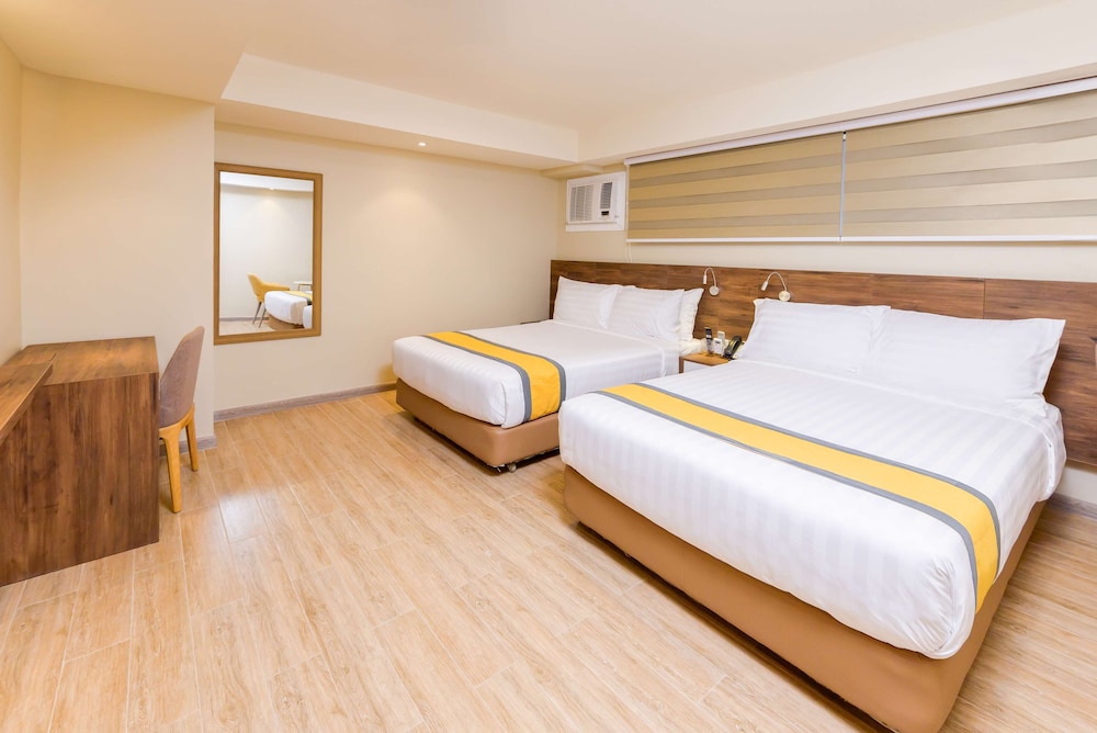 Premier Twin Room, 2 Double Beds, Non Smoking, Kitchenette photo 2