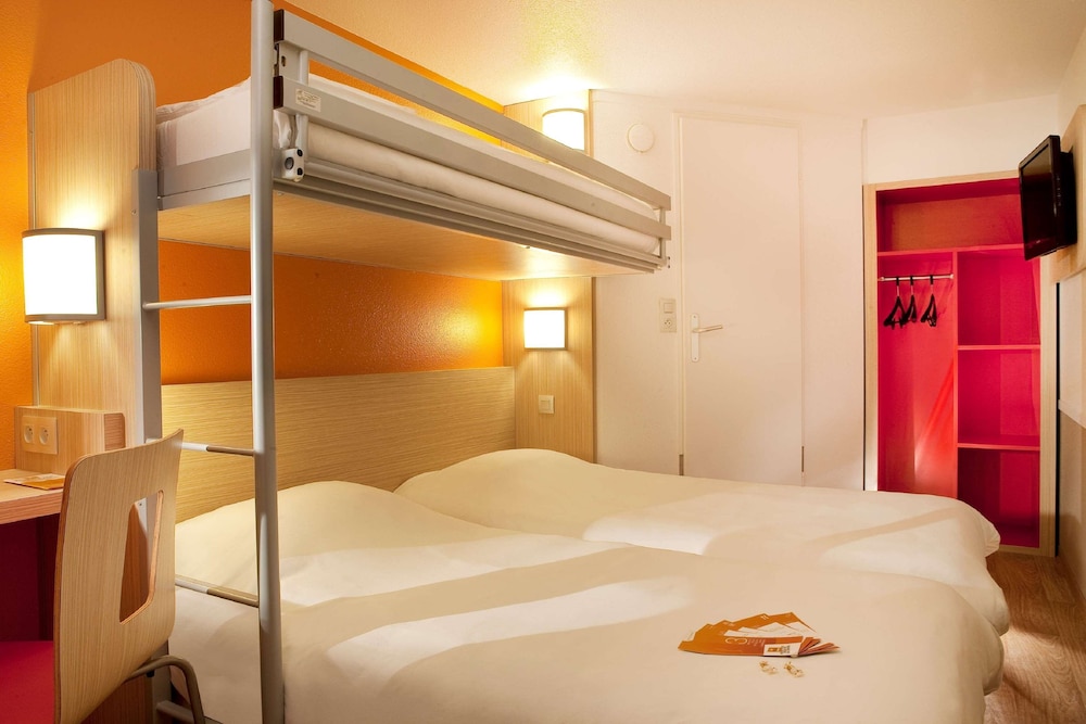 Standard Room, Multiple Beds - Photo 1