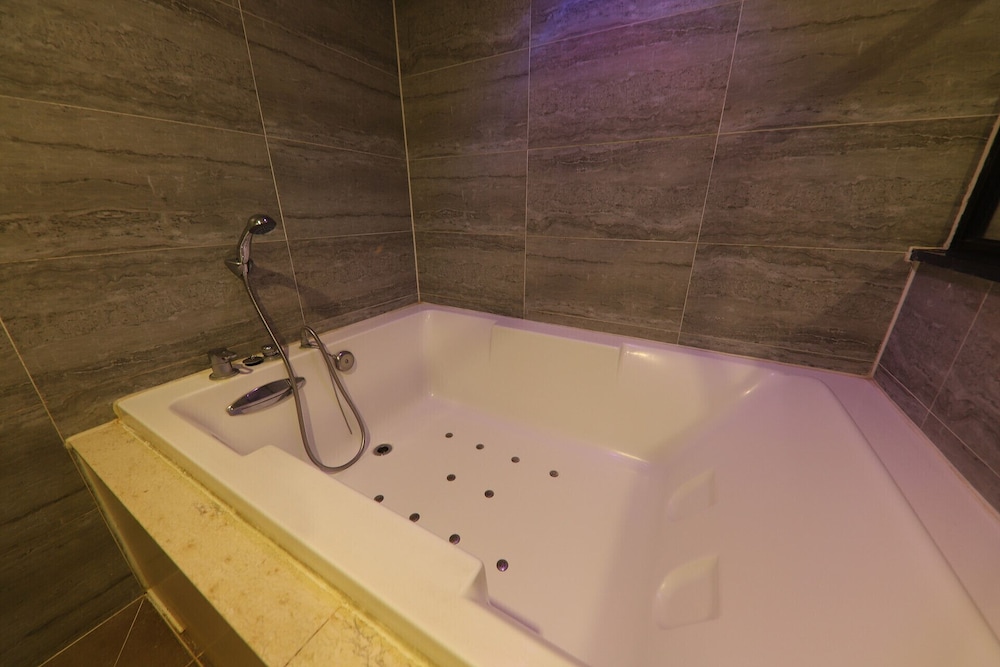 Deluxe Double Room, City View photo 3