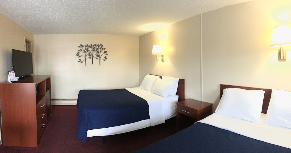 Standard Double Room, 2 Double Beds, Refrigerator & Microwave photo 2