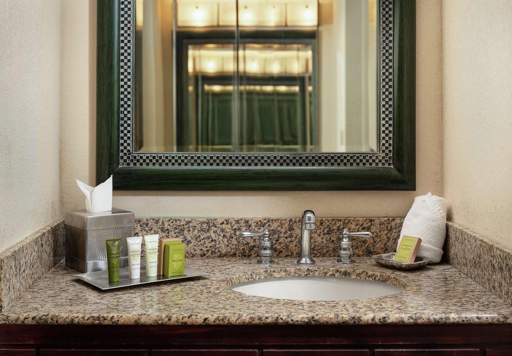 Deluxe Room, 2 Queen Beds (High Floor) thumbnail 6