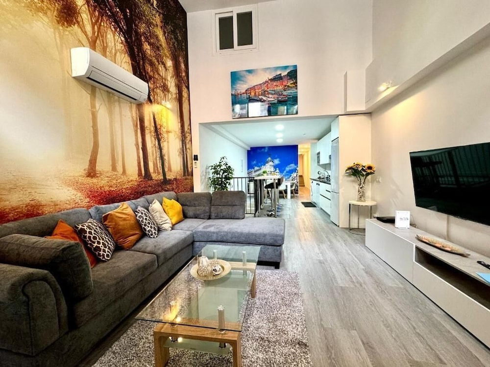 Grand Apartment