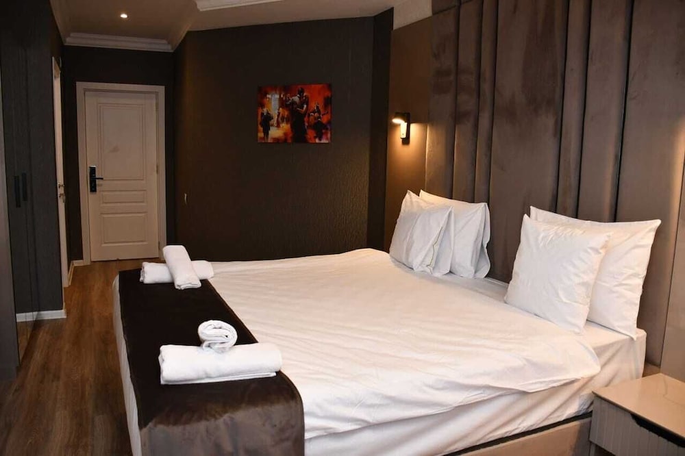 Basic Suite, City View