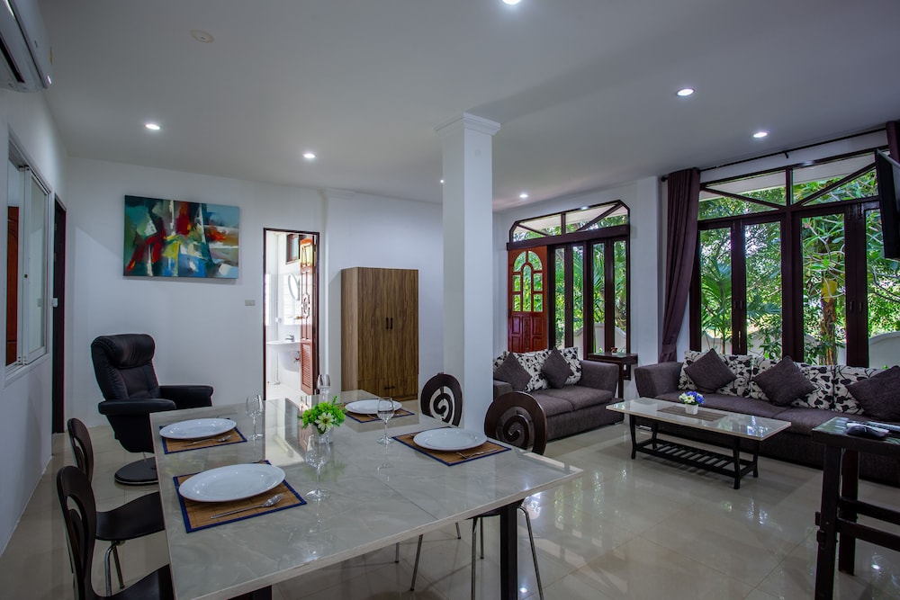 Exclusive Apartment, 2 Bedrooms, Accessible, Garden View photo 2