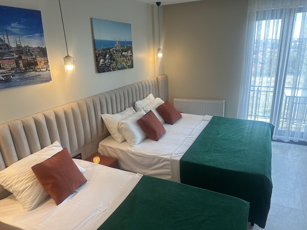 Deluxe Triple Room - Photo 13