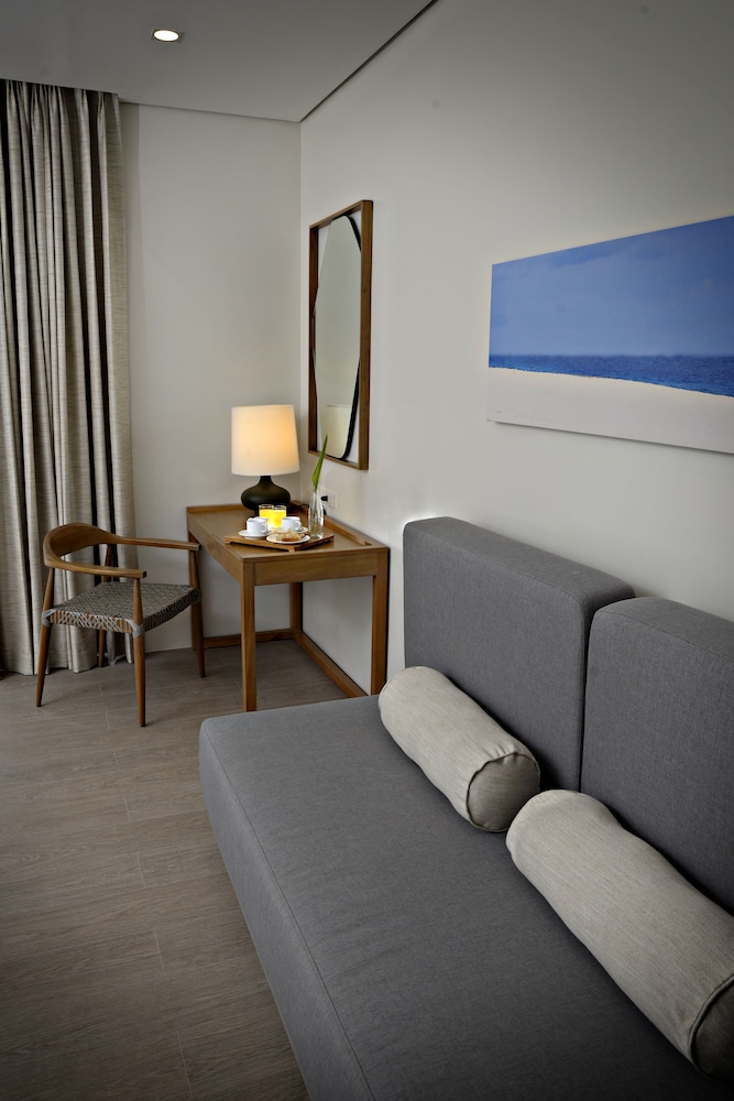 Deluxe Room, Pool View - Twin - Photo 4
