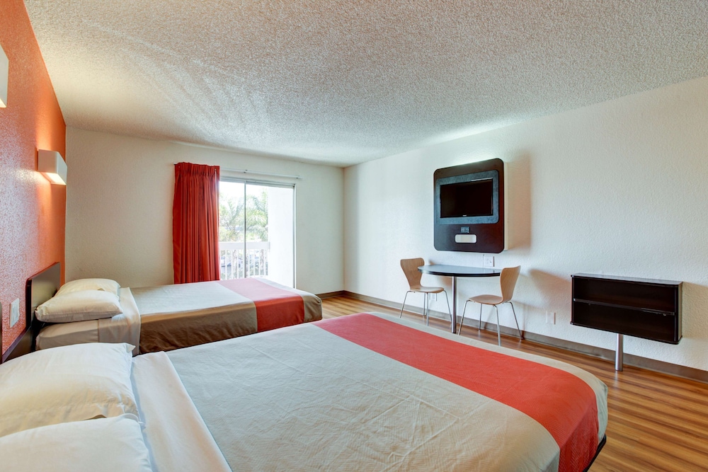 Standard Room, 2 Queen Beds, Accessible, Non Smoking - Photo 3