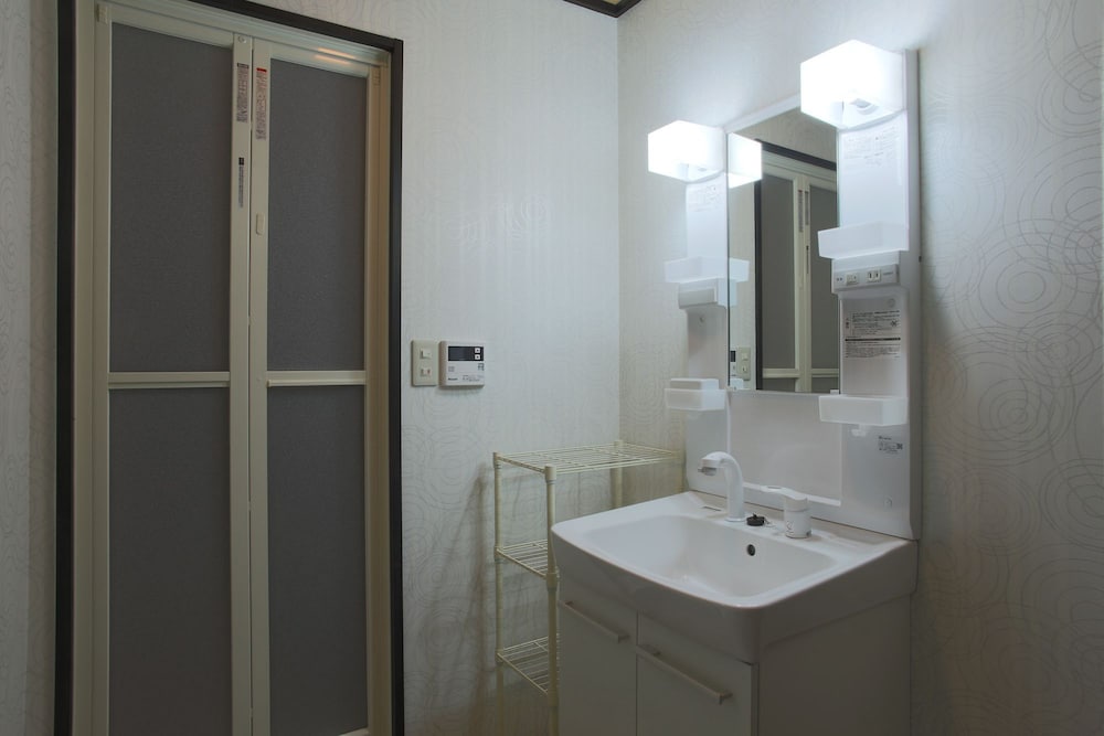 Traditional Twin Room, Private Bathroom photo 2