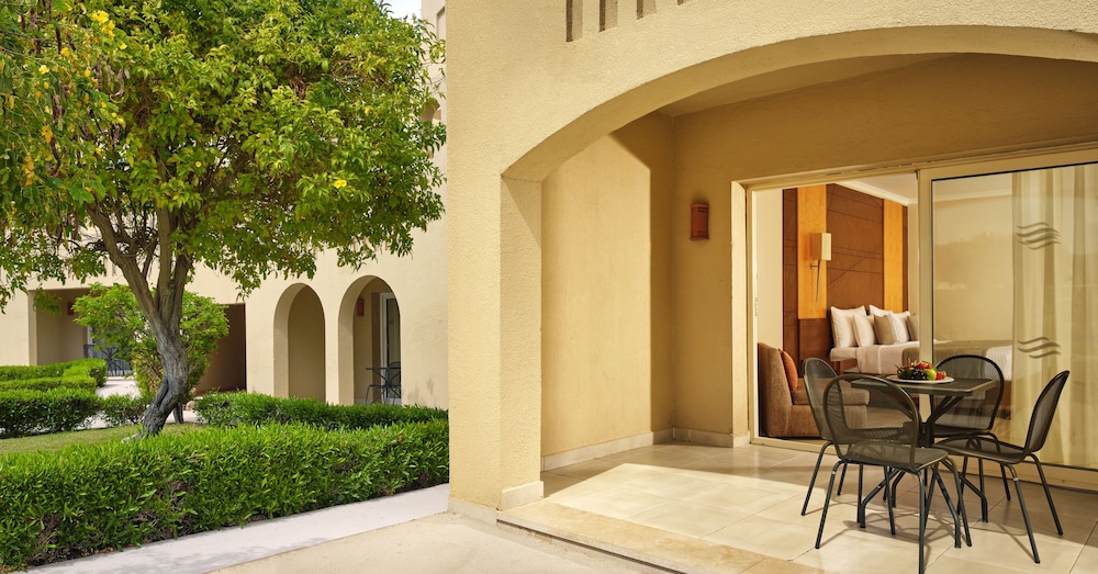 Family Room, Beachfront (Superior)