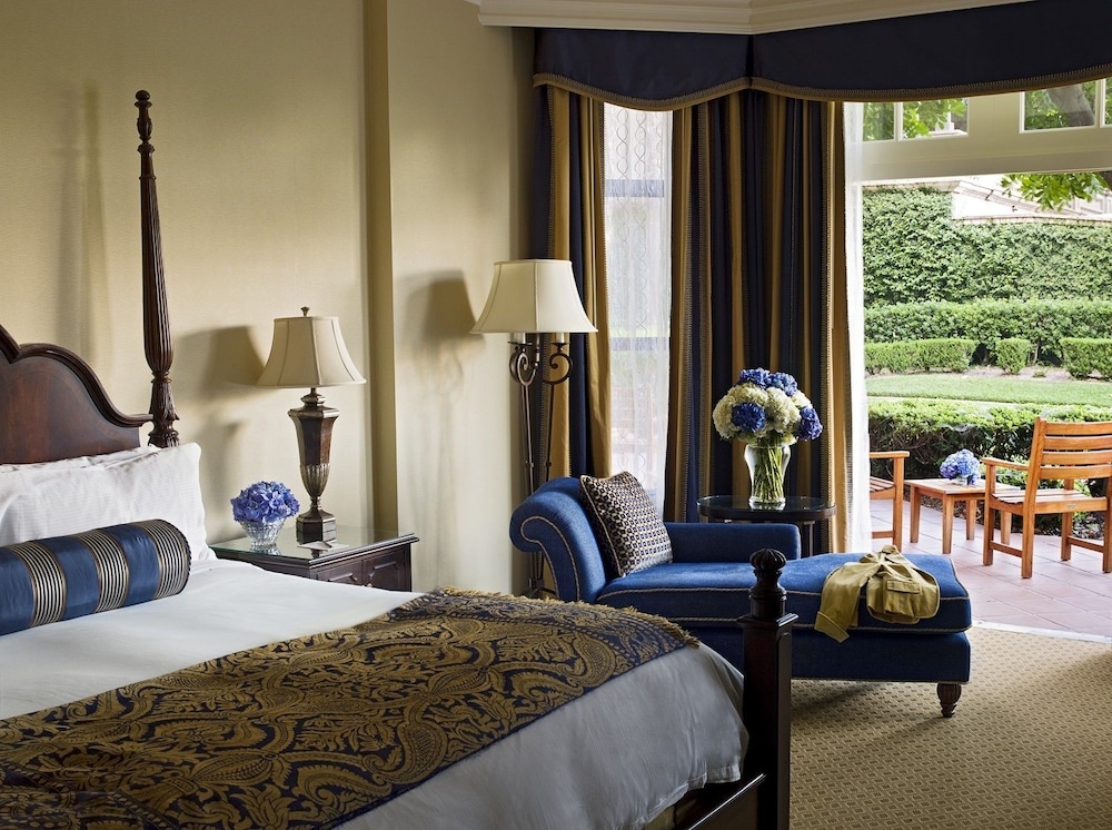 Deluxe Room, 1 King Bed, Patio