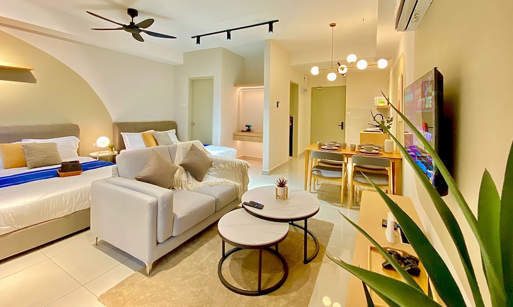 Comfort Studio, 2 Queen Beds, Accessible, City View photo 2
