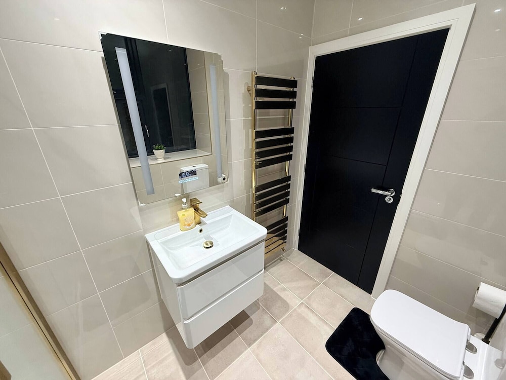 Luxury Home 5 Bedroom 3 Bathroom Games Room Parking, Foto 24