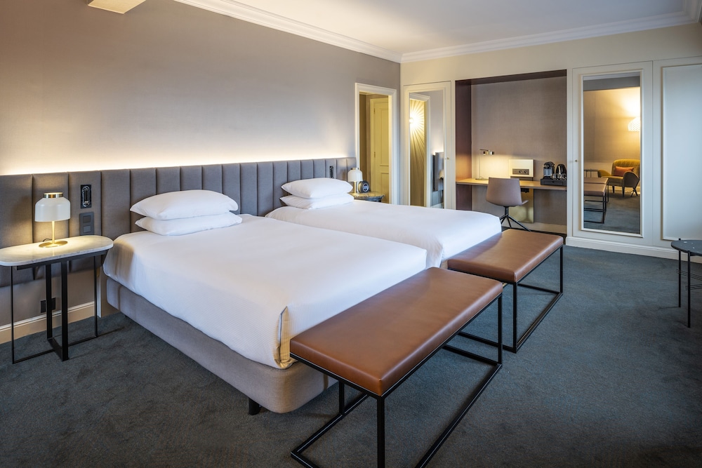 Junior Suite, 2 Twin Beds, Club Lounge Access
